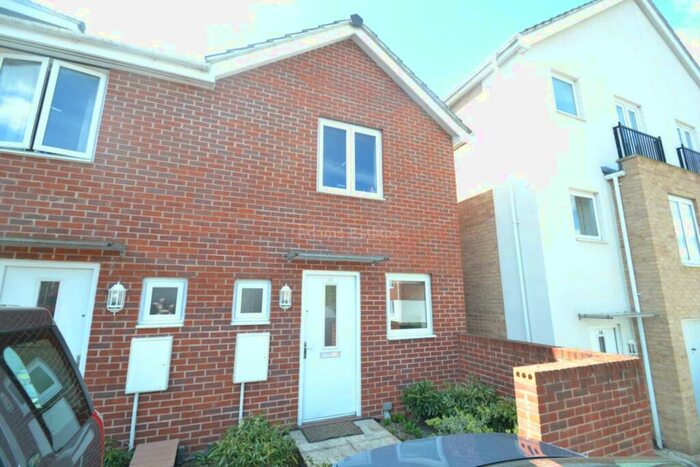 2 Bedroom Town House To Rent In Regis Park Road, Reading, RG6