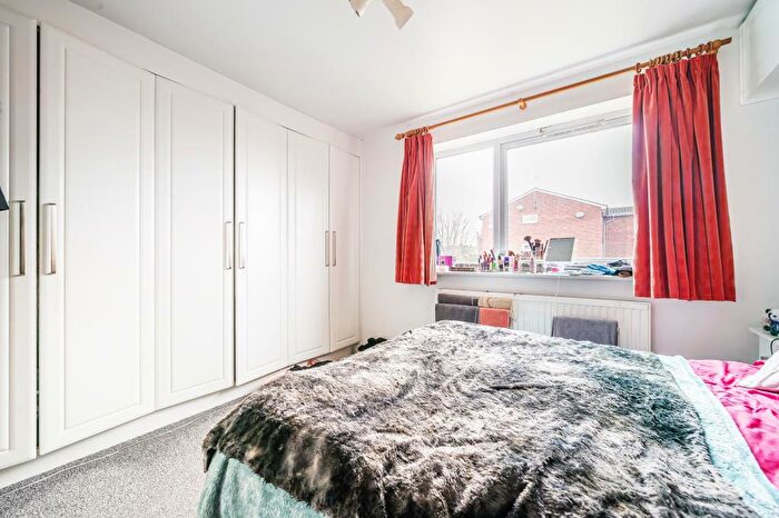 1 Bedroom Flat For Sale In East Barnet Village, Barnet, EN4