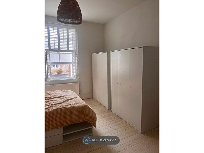 1 Bedroom Flat To Rent In Clarence Sq, Brighton, BN1