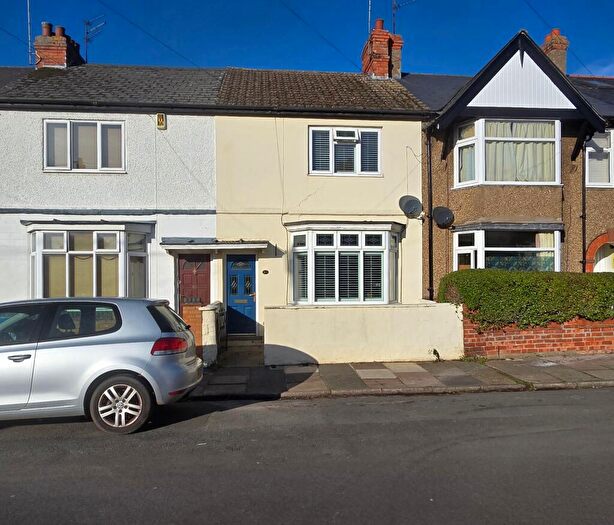 3 Bedroom Terraced House For Sale In Chestnut Road, Abington, NN3