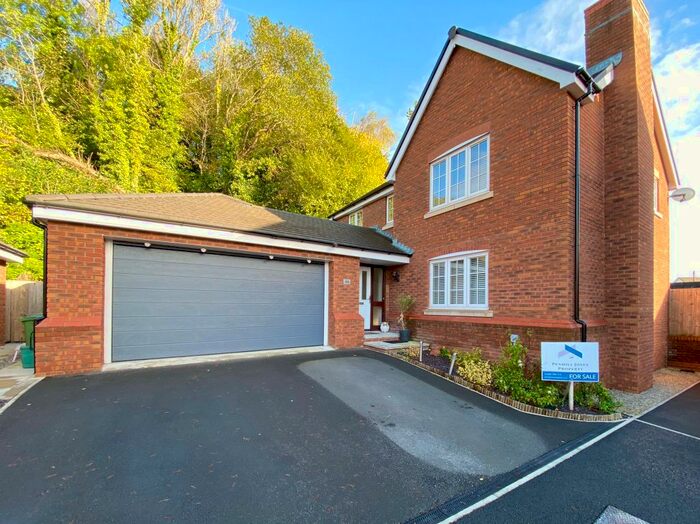 4 Bedroom Detached House For Sale In Tan Y Bryn Gardens, Llwydcoed