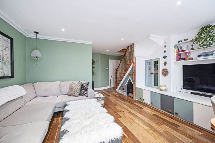 3 Bedroom Maisonette To Rent In Lucerne Road, Highbury, London, N5