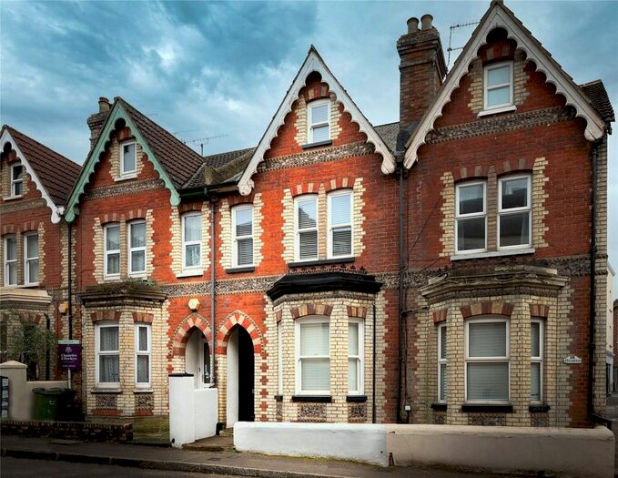 1 Bedroom Flat To Rent In Martyr Road, Guildford, Surrey GU1