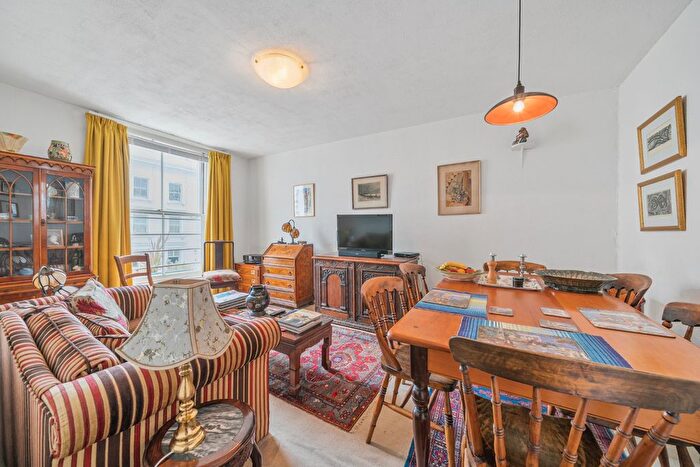 2 Bedroom Flat For Sale In St. Stephens Gardens, London, W2