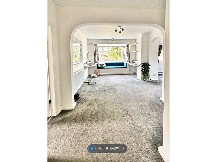 2 Bedroom Flat To Rent In Warwick Road, Solihull, B91