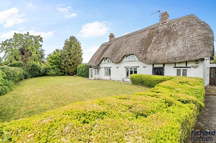 4 Bedroom Detached House For Sale In Chippenham Road, Lyneham, SN15