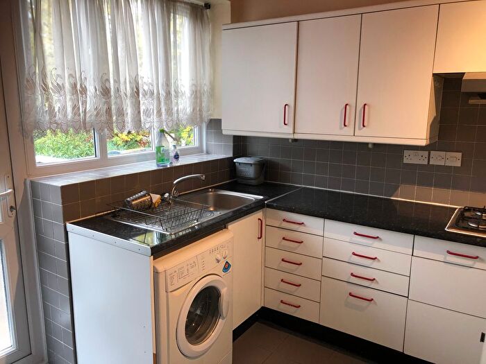 Studio To Rent In Polworth Road, London, SW16