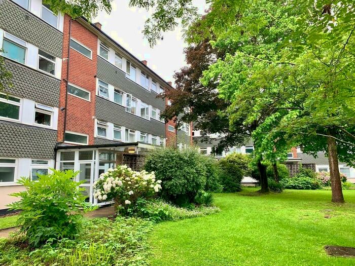 Studio To Rent In Hulse Road, Southampton, SO15