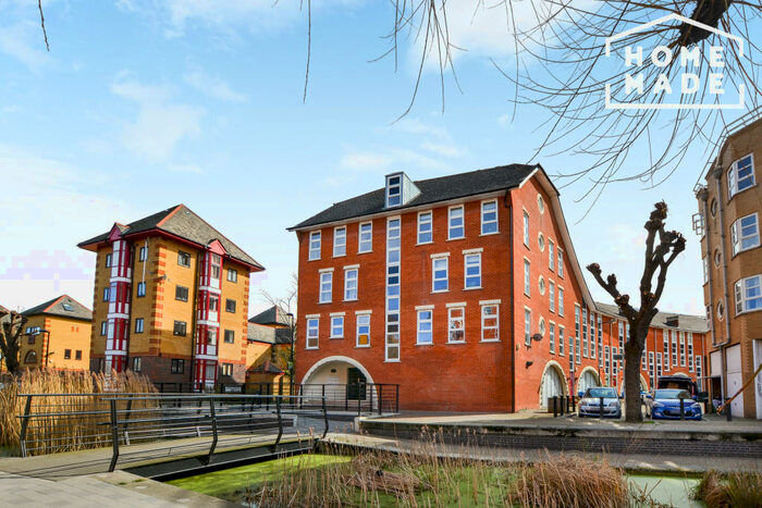 2 Bedroom Apartment To Rent In Amherst House, SE16