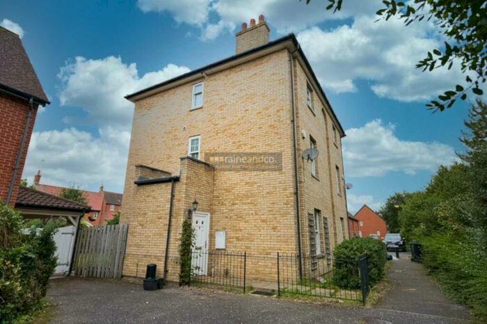 4 Bedroom Town House To Rent In Waight Close, Hatfield, AL10