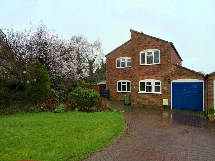 4 Bedroom Detached House To Rent In Orchard Hill, Horsham, RH12