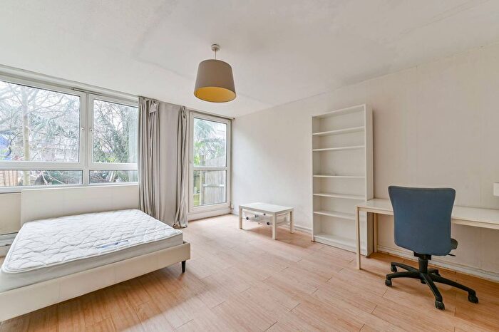 3 Bedroom Flat For Sale In Clarence Gardens, Regent's Park, London, NW1