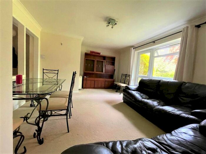 2 Bedroom Flat To Rent In Monck Court, Reading, RG30
