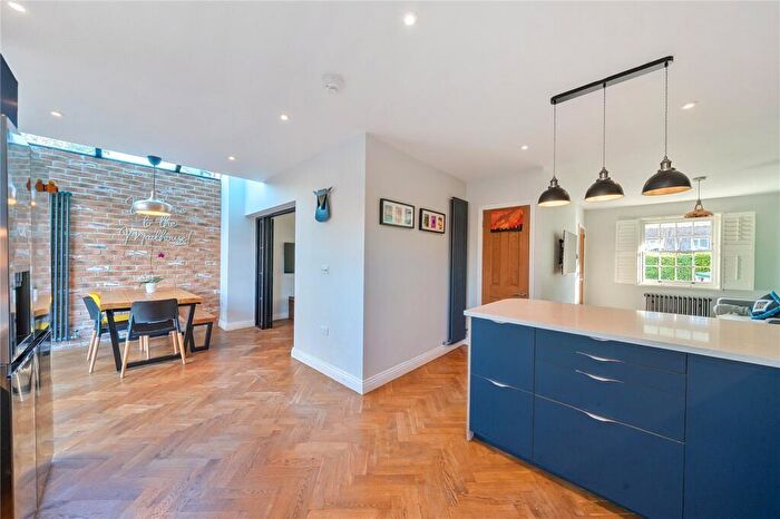 4 Bedroom House For Sale In Hampden Road, London, N10