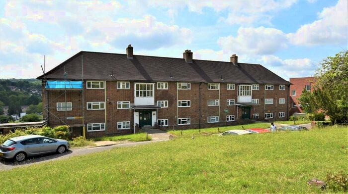 3 Bedroom Apartment To Rent In Kingsdown Avenue, South Croydon, CR2