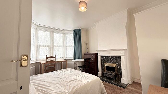 6 Bedroom House To Rent In Thomson Road, Harrow, HA3