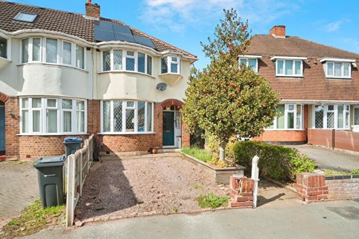 3 Bedroom Semi Detached House For Sale In Hollydale Road, Birmingham, B24