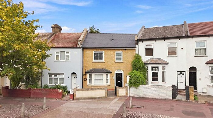 2 Bedroom Maisonette For Sale In New Barn Street, London, E13