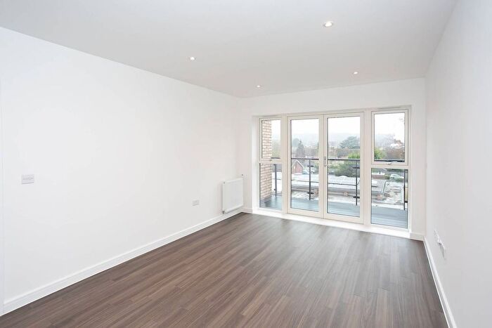 2 Bedroom Flat To Rent In Hampden Place, Bushey, South Oxhey, WD19