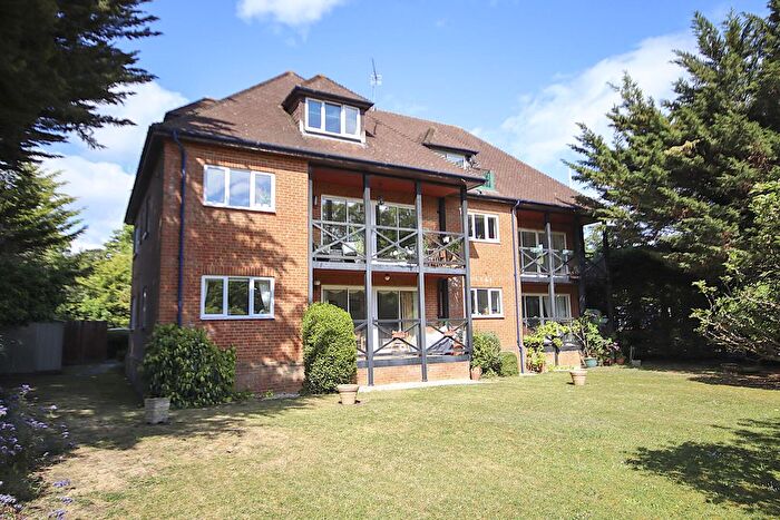 2 Bedroom Flat To Rent In Court Road, Maidenhead, Berkshire, SL6