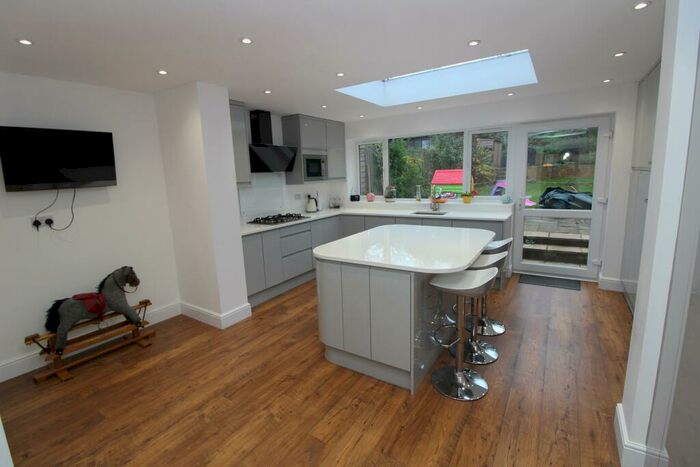 3 Bedroom House To Rent In Hindhead Way, Wallington, SM6