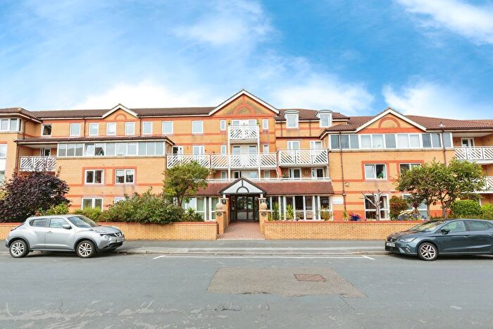 1 Bedroom Flat For Sale In Kings Road, Lytham St. Annes, Lancashire, FY8