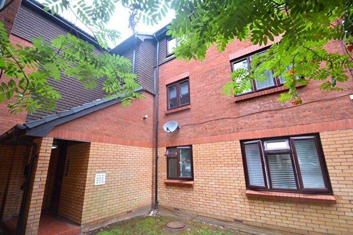 2 Bedroom Flat To Rent In Kipling Drive, Colliers Wood, London, SW19