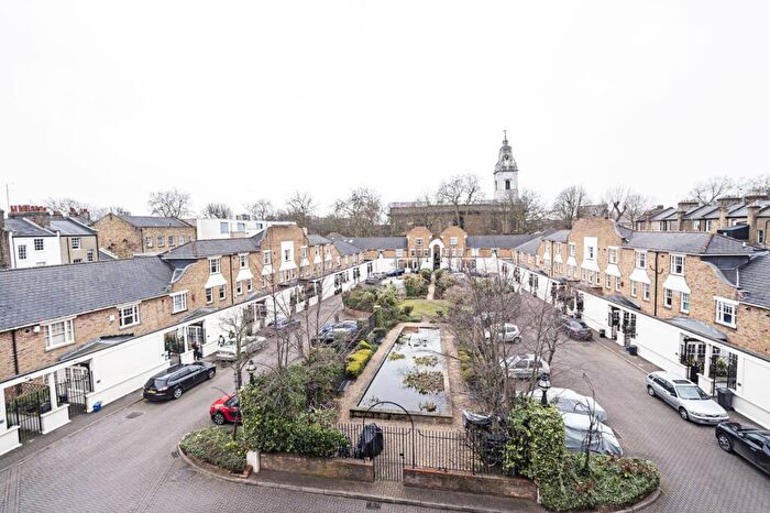 2 Bedroom Flat To Rent In Sutton Square, Hackney, London, E9