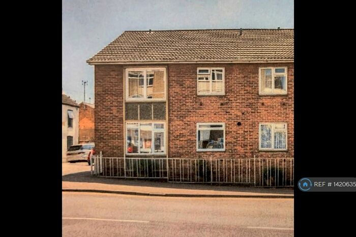 2 Bedroom Flat To Rent In Dell House, Leamington Spa, CV32