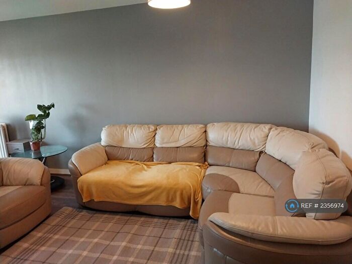 2 Bedroom Flat To Rent In Aspen Court, Ilford, IG5
