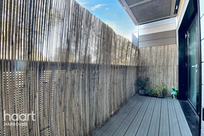 2 Bedroom Apartment For Sale In South Loop Green, Birmingham, B16