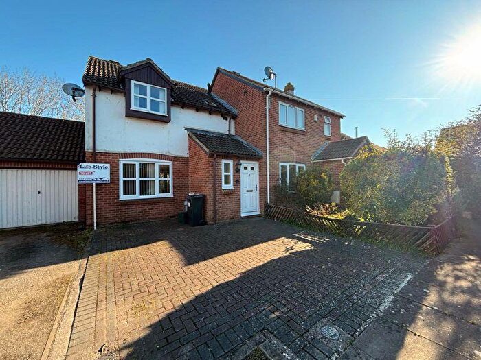 3 Bedroom Semi-Detached House To Rent In Winsbury Way, Bristol, BS32