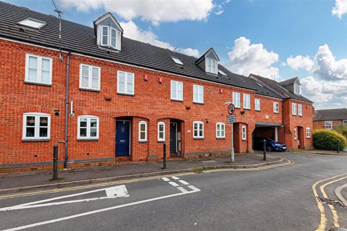 3 Bedroom Terraced House For Sale In Vine Lane, Warwick, CV34