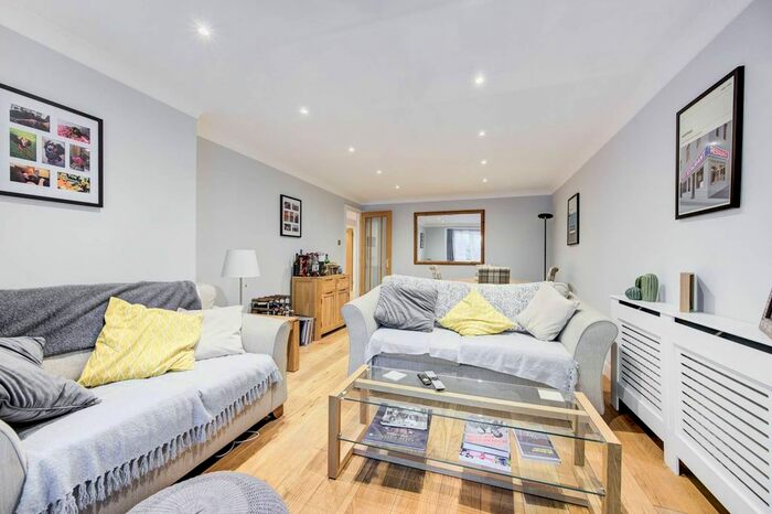 2 Bedroom Flat To Rent In Brompton Park Crescent, Fulham Broadway, London, SW6