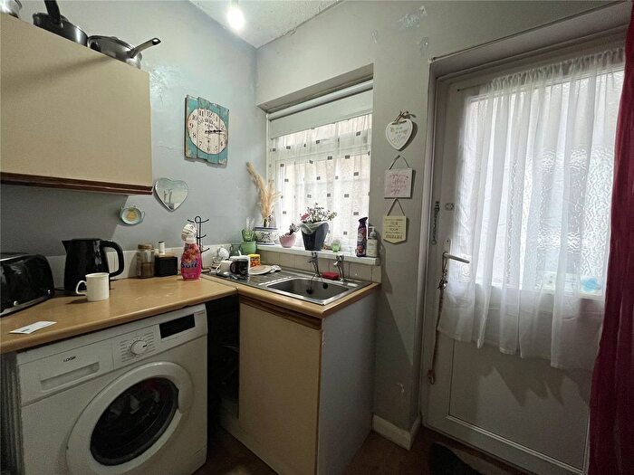 2 Bedroom Flat For Sale In Channel Park Avenue, Plymouth, Devon, PL3