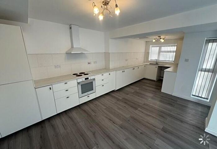 4 Bedroom Town House To Rent In Norman Road, Smethwick, B67