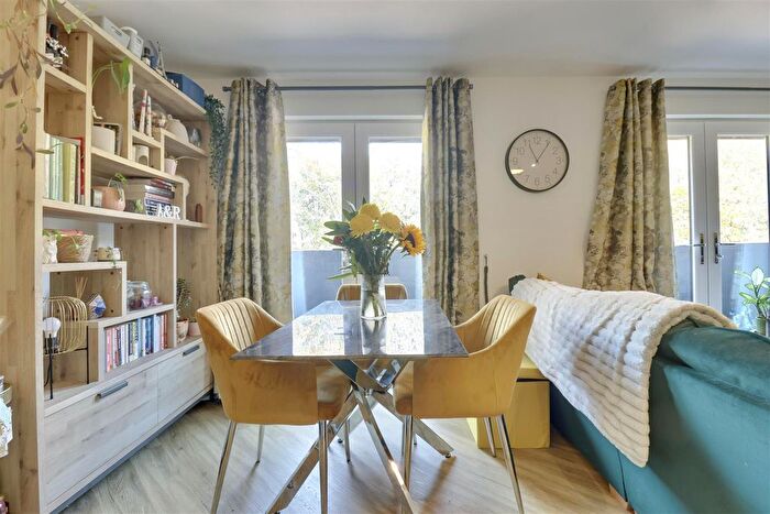 2 Bedroom Flat To Rent In Furze Court, Wickham Road, Fareham, PO16