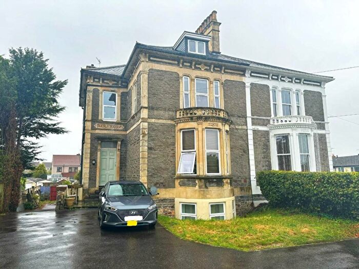 2 Bedroom Flat To Rent In Hill Street, Kingswood, Bristol, BS15