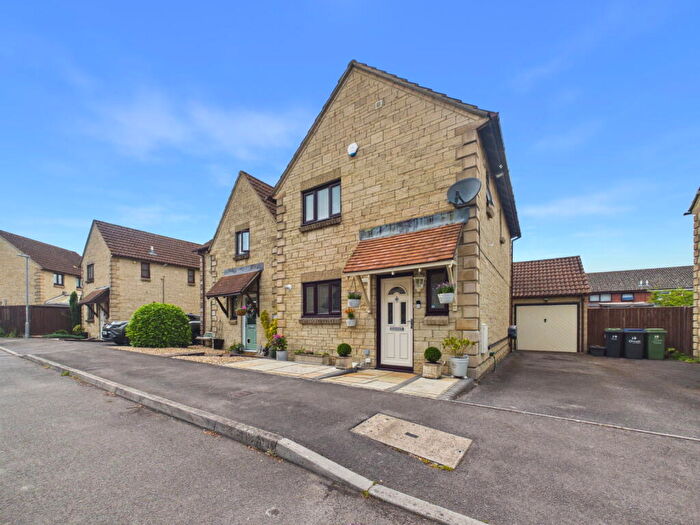 3 Bedroom Detached House For Sale In Magnolia Rise, Calne, Wiltshire, SN11