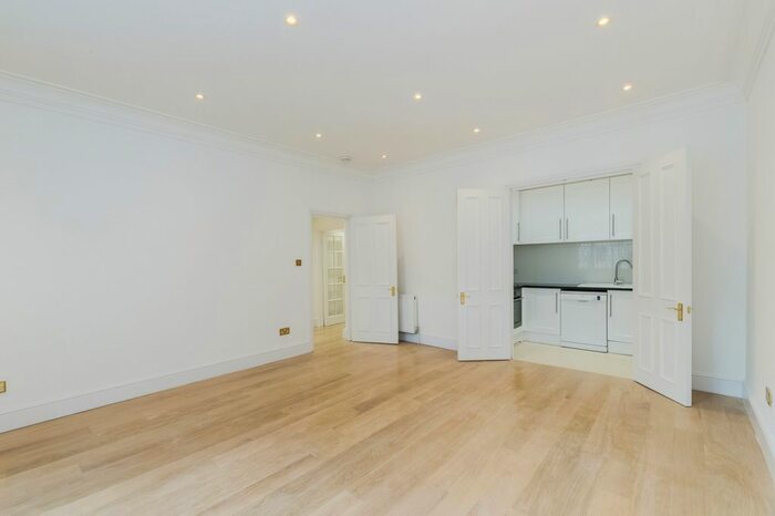 3 Bedroom Flat To Rent In Cornwall Gardens, London, SW7