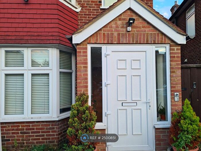 3 Bedroom Flat To Rent In Cumbrian Gardens, London, NW2