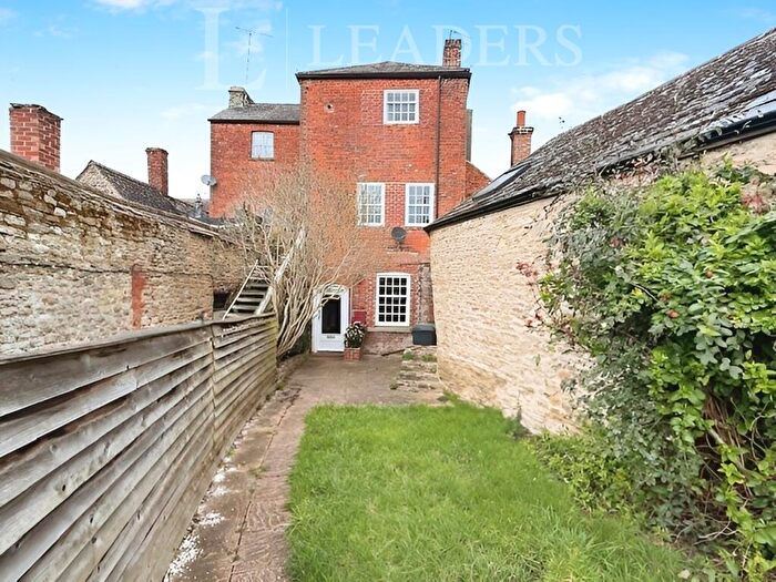 3 Bedroom Apartment To Rent In Southampton Street, SN7