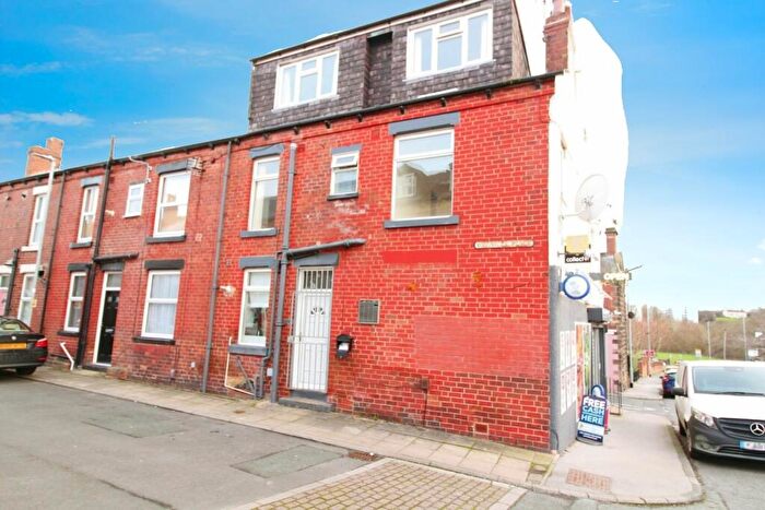 3 Bedroom End Of Terrace House To Rent In Woodville Place, Horsforth, Leeds, West Yorkshire, LS18