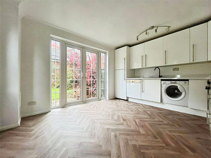 4 Bedroom Semi-Detached House To Rent In Cross Deep, Twickenham, TW1