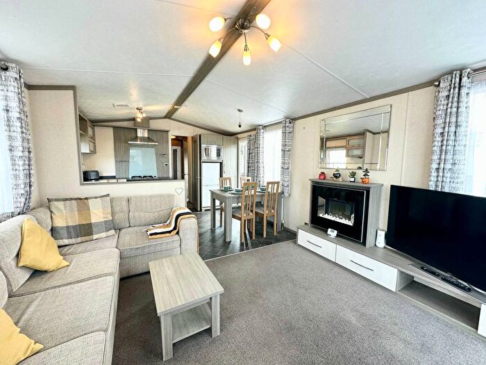 2 Bedroom Mobile/park Home For Sale In Ilfracombe, EX34