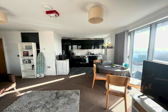 3 Bedroom Flat To Rent In Queens Road, Nottingham, NG2