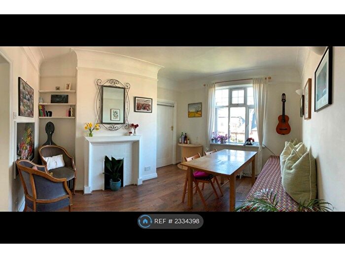 2 Bedroom Flat To Rent In Belsize Grove, London, NW3