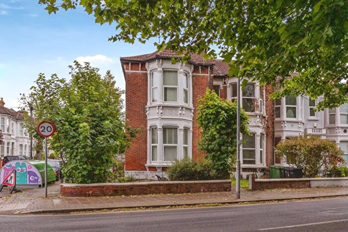 2 Bedroom Apartment For Sale In Waverley Road, Southsea, PO5