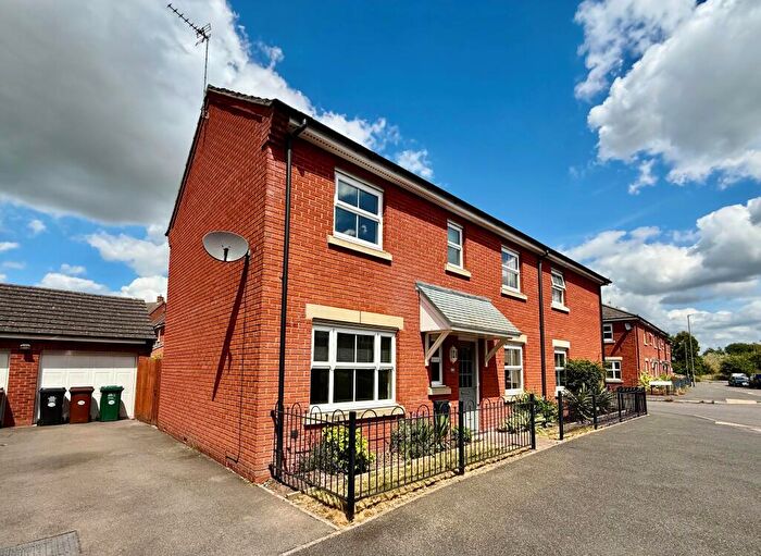 3 Bedroom House To Rent In Welland Road, Hilton, DE65