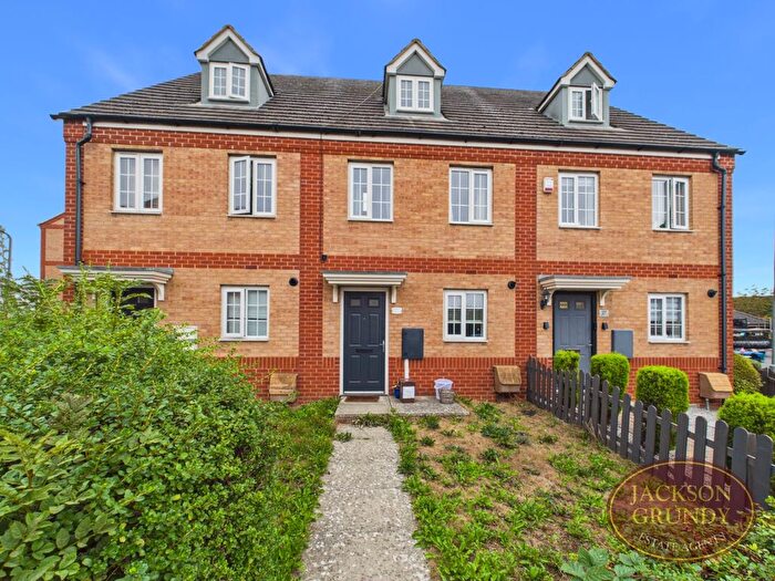 3 Bedroom Town House To Rent In Turners Gardens, Wootton, NN4